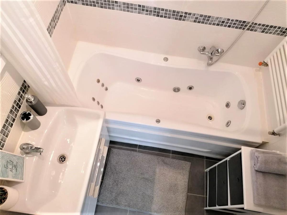 Sweet Central Apartment ,In The City Center Erlau Exterior foto
